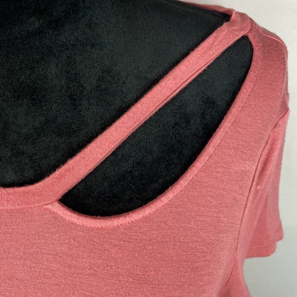 Aeropostale Cut-Out Rose Colored Basic T-Shirt - Picture 2 of 5